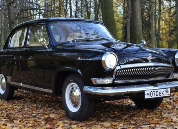 Читайте также: "Издалека долго ехала черная Волга..."