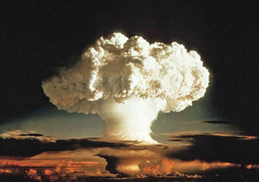 1952 FILE PHOTO - The mushroom cloud of the first test of a hydrogen bomb, "Ivy Mike", as photographed on Enewetak, an atoll in the Pacific Ocean, in 1952, by a member of the United States Air Force's Lookout Mountain 1352d Photographic Squadron. The top secret film studio, then located in Hollywood,California, produced thousands of classified films for the Depatment of Defense and the Atomic Energy Commission beginning in 1947. A 50th anniversary tribute to these "Atomic Cinematographers" and their work is planned for October 22 in Hollywood.

ATOMIC - RTR7YHQ