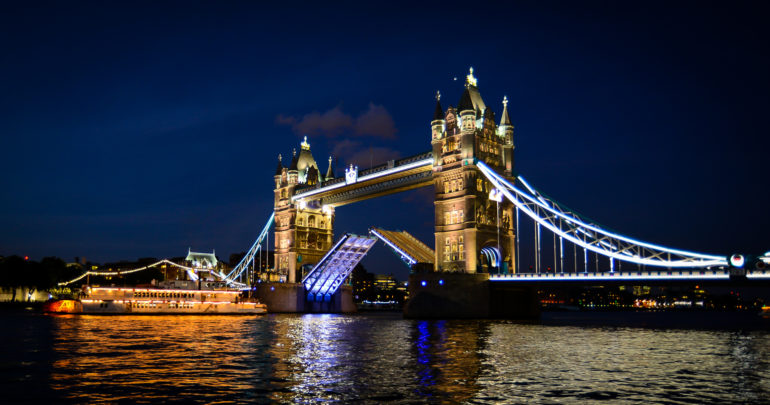 Tower_Bridge_opening_at_night_for_a_ferry