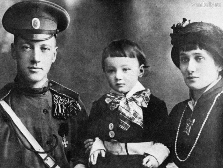 Перед этим гнутся горы