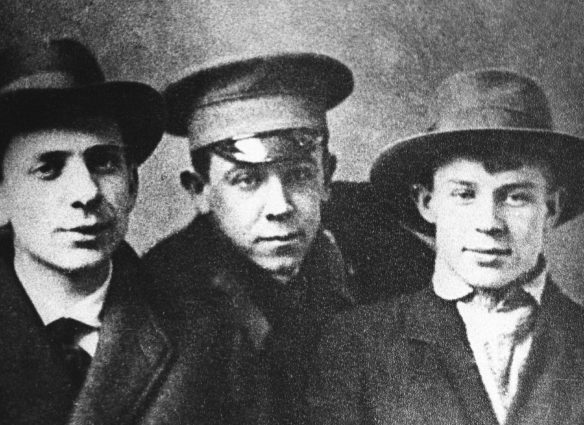 Русские поэты Рюрик Ивнев, Владимир Чернявский и Сергей Есенин. 1915
