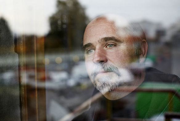 Грустный мужчина