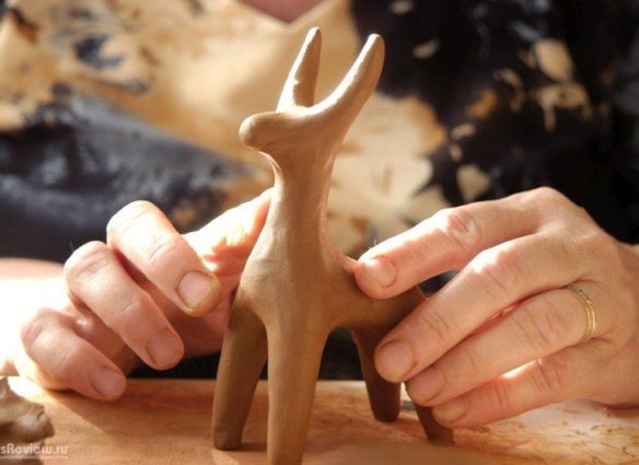 Керамическая статуэтка